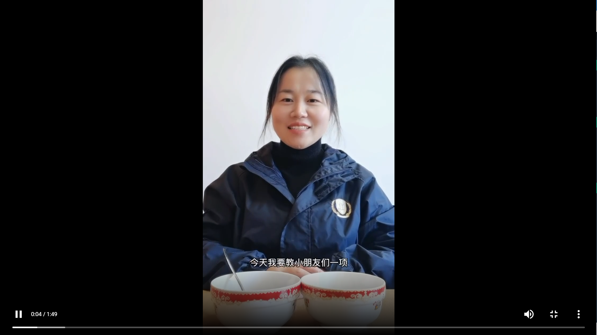 小班生活《我会用勺子》