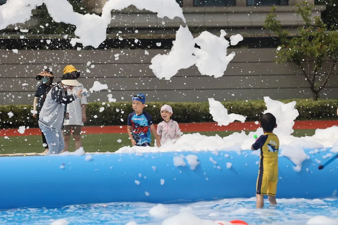 MHK丨当夏令营碰上泳池泡泡趴